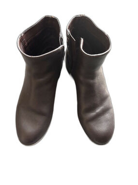 Super cute Kelly and Katie  Brown Boots - Size 7.M